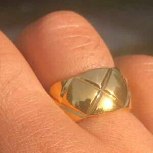 Shapes Studio - Gold Quilted Titanium Ring US 4